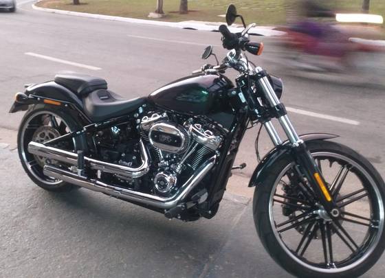 HARLEY-DAVIDSON SOFTAIL BREAKOUT 114 